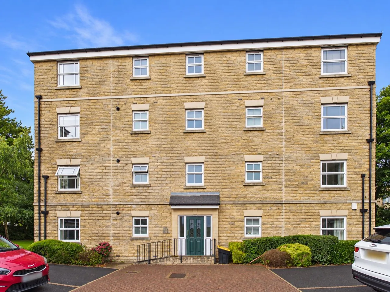 Bishopdale Court, Halifax, HX1, photo 3