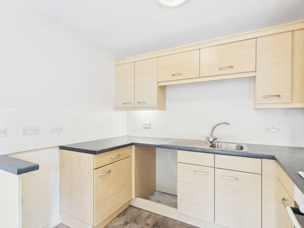 Bishopdale Court, Halifax, HX1, photo 9