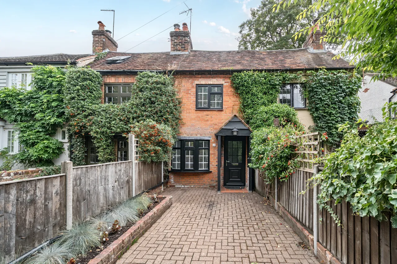 2 bed house for sale — Red Lion Lane, Farnham, GU9