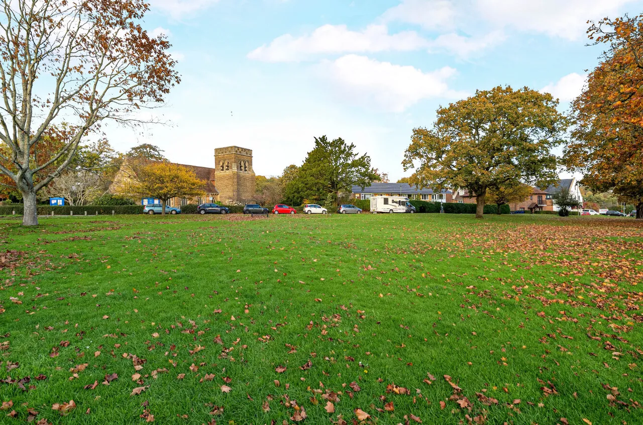 St Christophers Green, Haslemere, GU27, photo 2