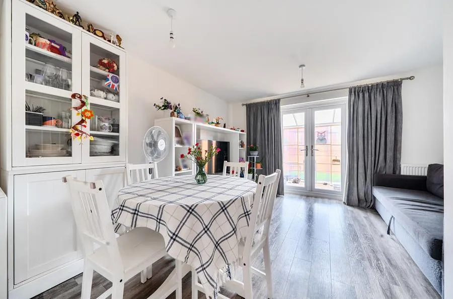 Kestrel Crescent, Witney, OX28, photo 5