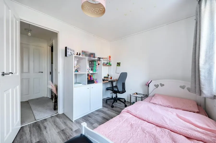 Kestrel Crescent, Witney, OX28, photo 10