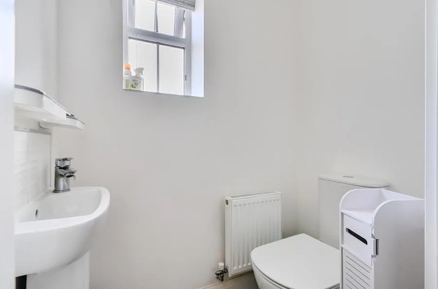 Kestrel Crescent, Witney, OX28, photo 11
