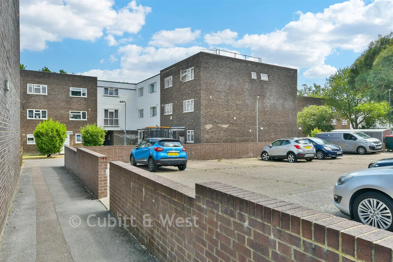Wakehams Green Drive, Crawley, RH10, photo 11