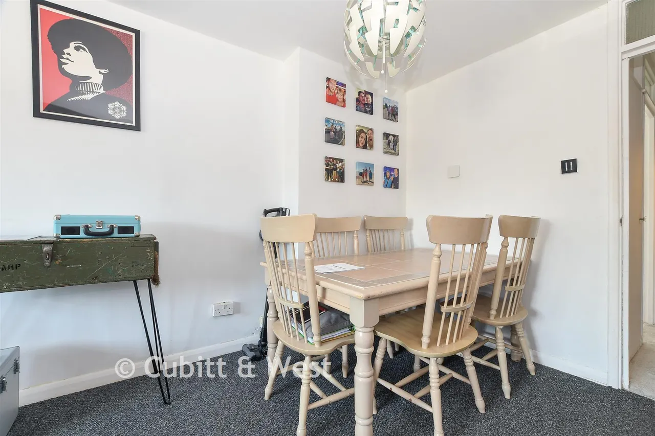 Wakehams Green Drive, Crawley, RH10, photo 4