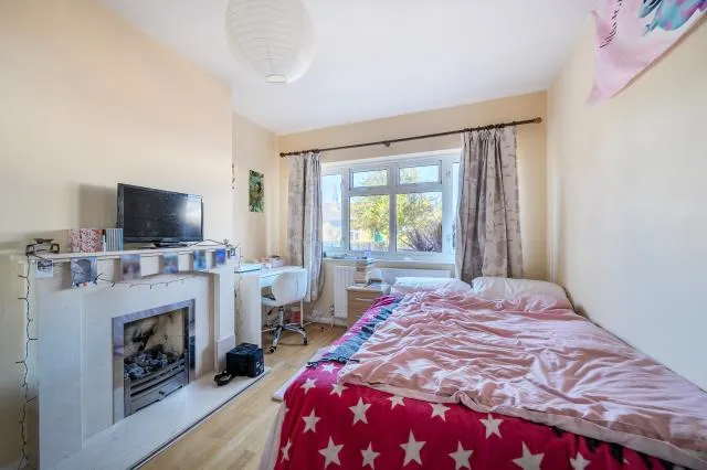 Armstrong Road, Englefield Green, TW20, photo 4