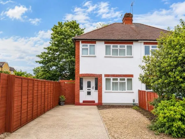 3 bed house for sale, Armstrong Road, Englefield Green, TW20