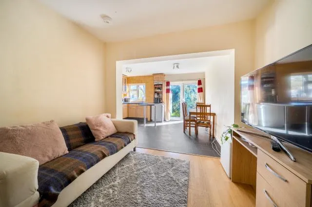 Armstrong Road, Englefield Green, TW20, photo 3