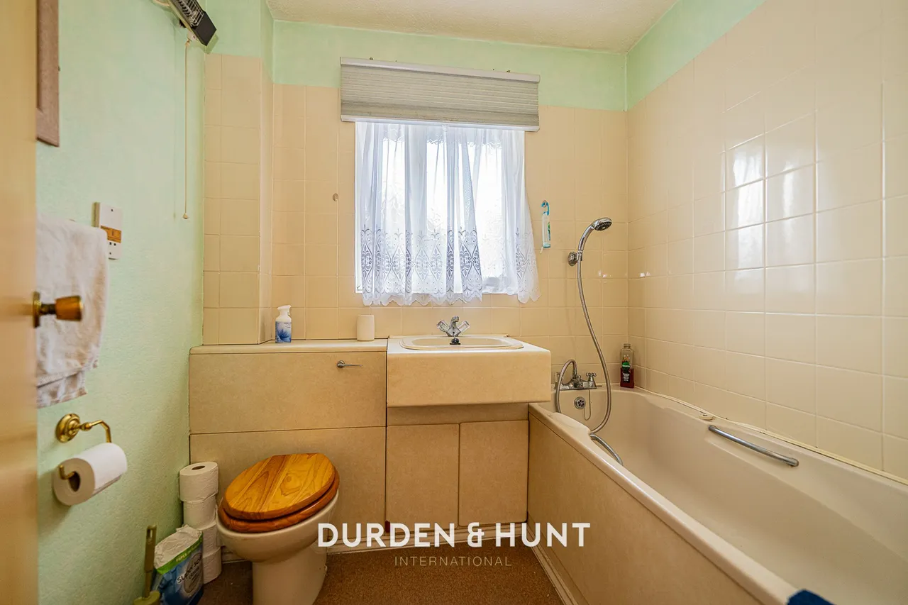 Hereward Green, Loughton, IG10, photo 9