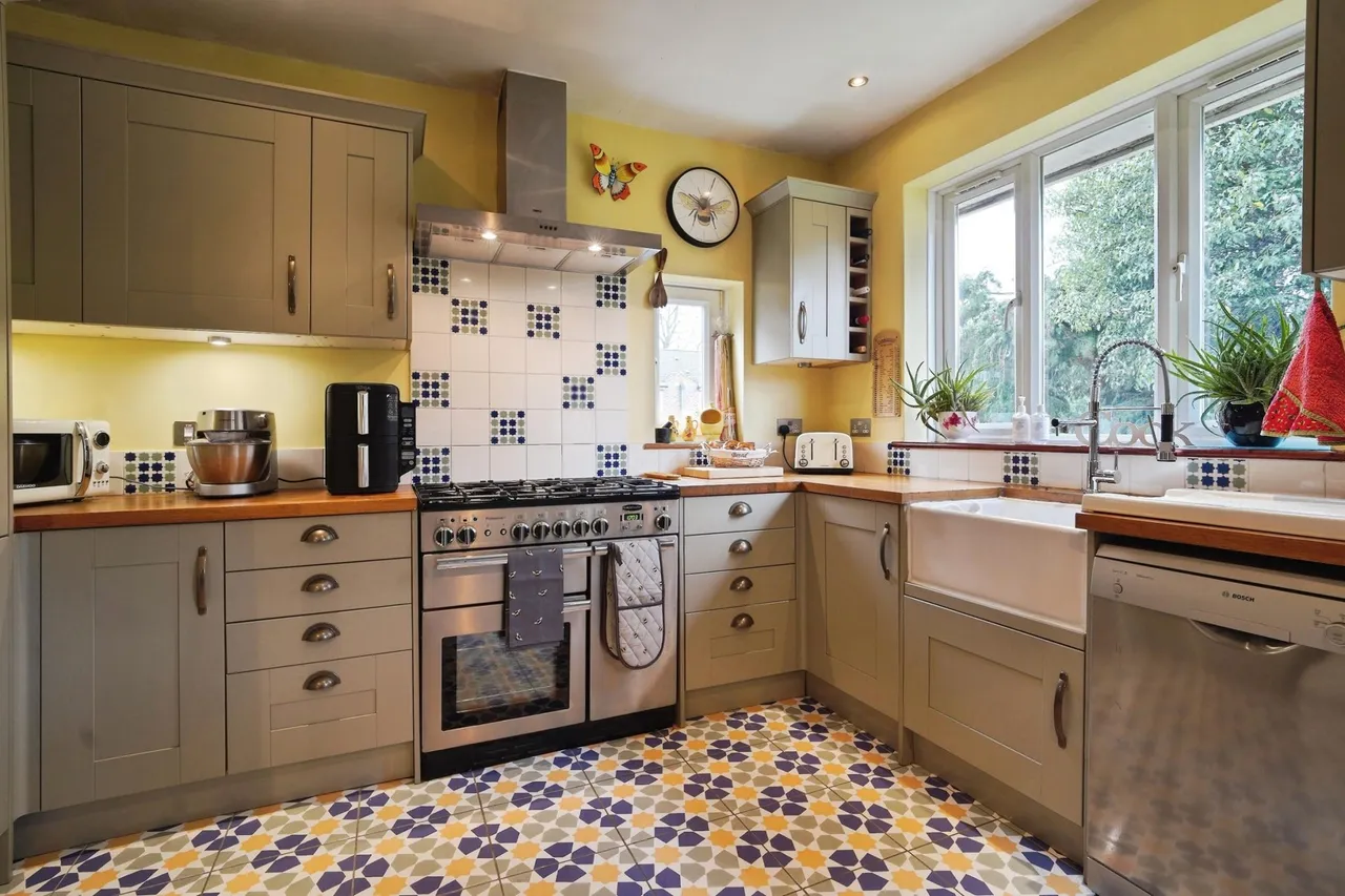 Palace Road, London, SW2, photo 3