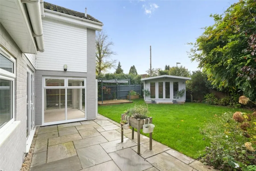 Greenway Close, West Byfleet, KT14, photo 2
