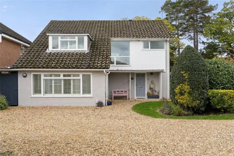 4 bed house to rent, Greenway Close, West Byfleet, KT14