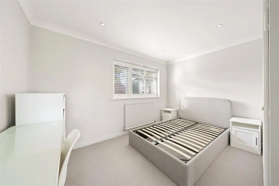 Greenway Close, West Byfleet, KT14, photo 5