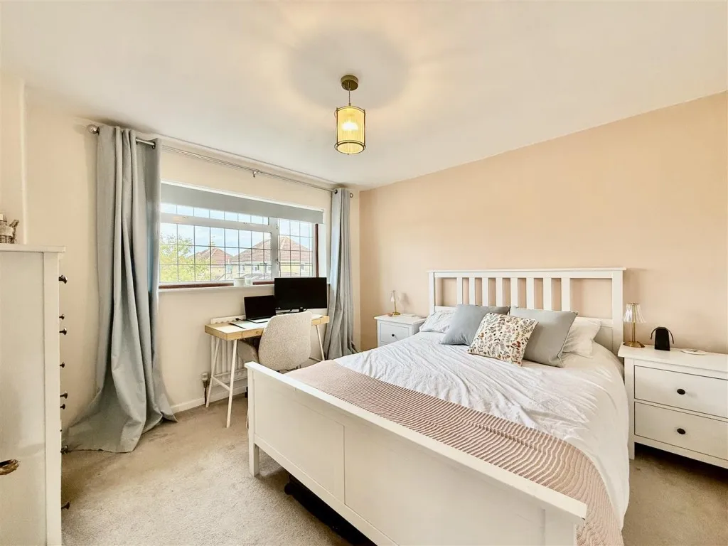 Woodside Avenue, Swindon, photo 7