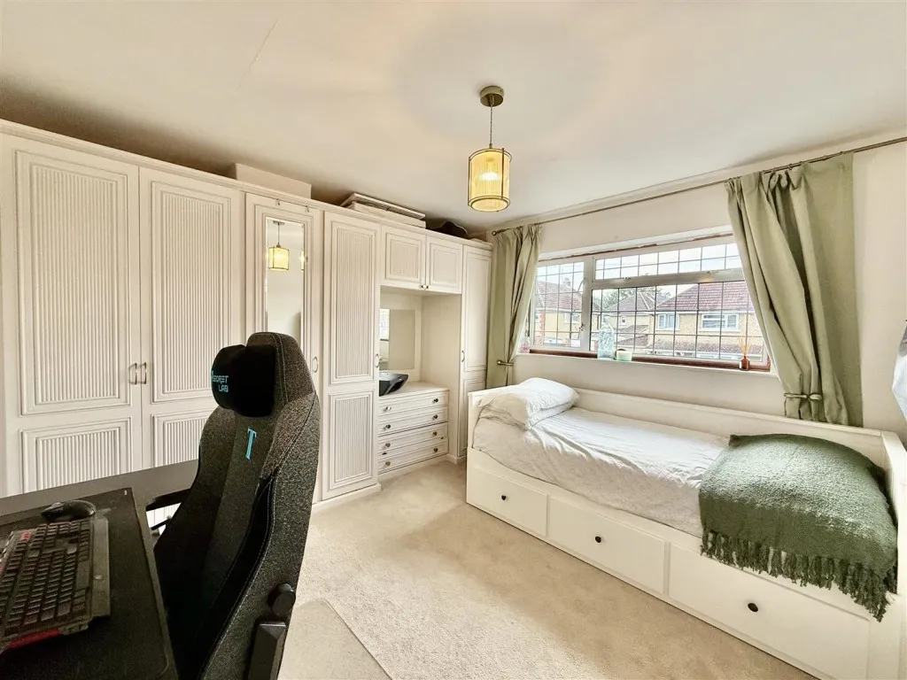 Woodside Avenue, Swindon, photo 8