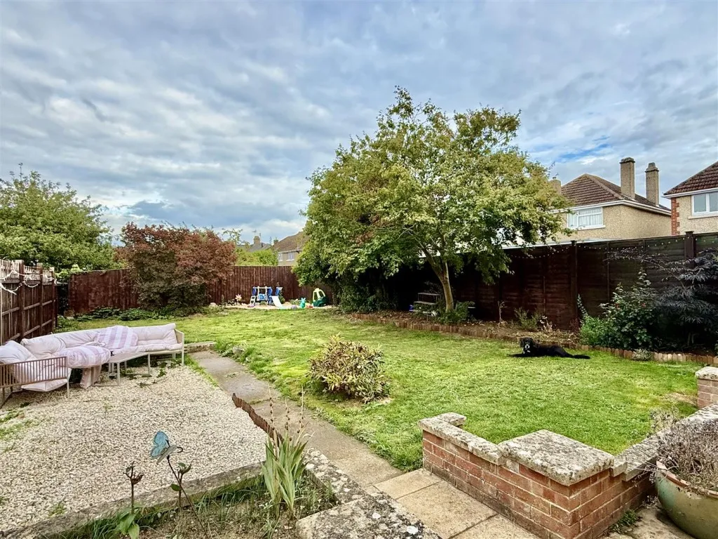 Woodside Avenue, Swindon, photo 11