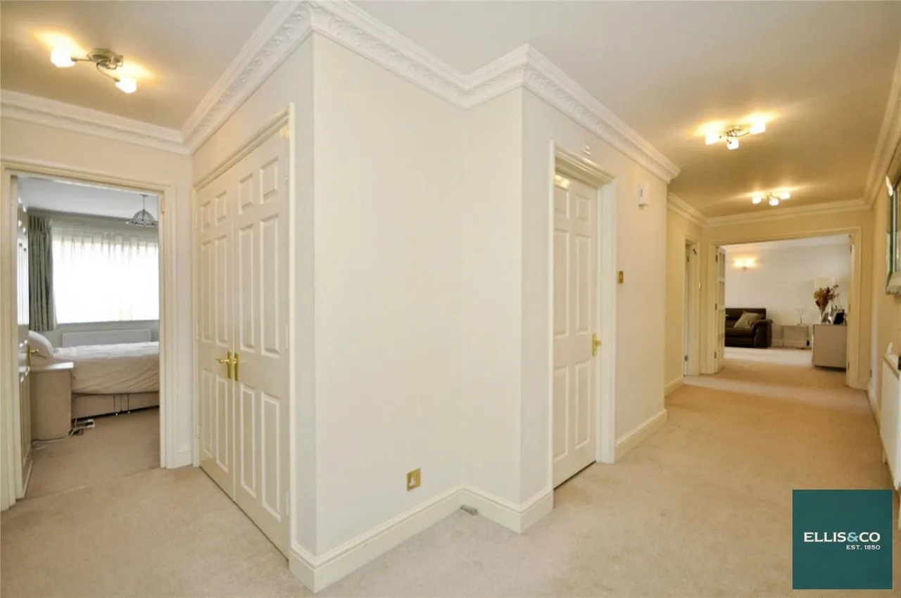 Hendon Lane, London, N3, photo 7