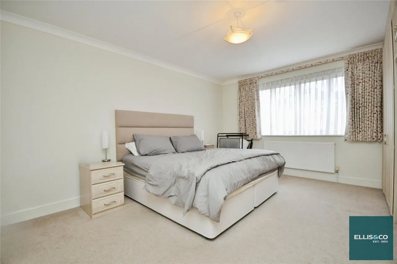 Hendon Lane, London, N3, photo 10