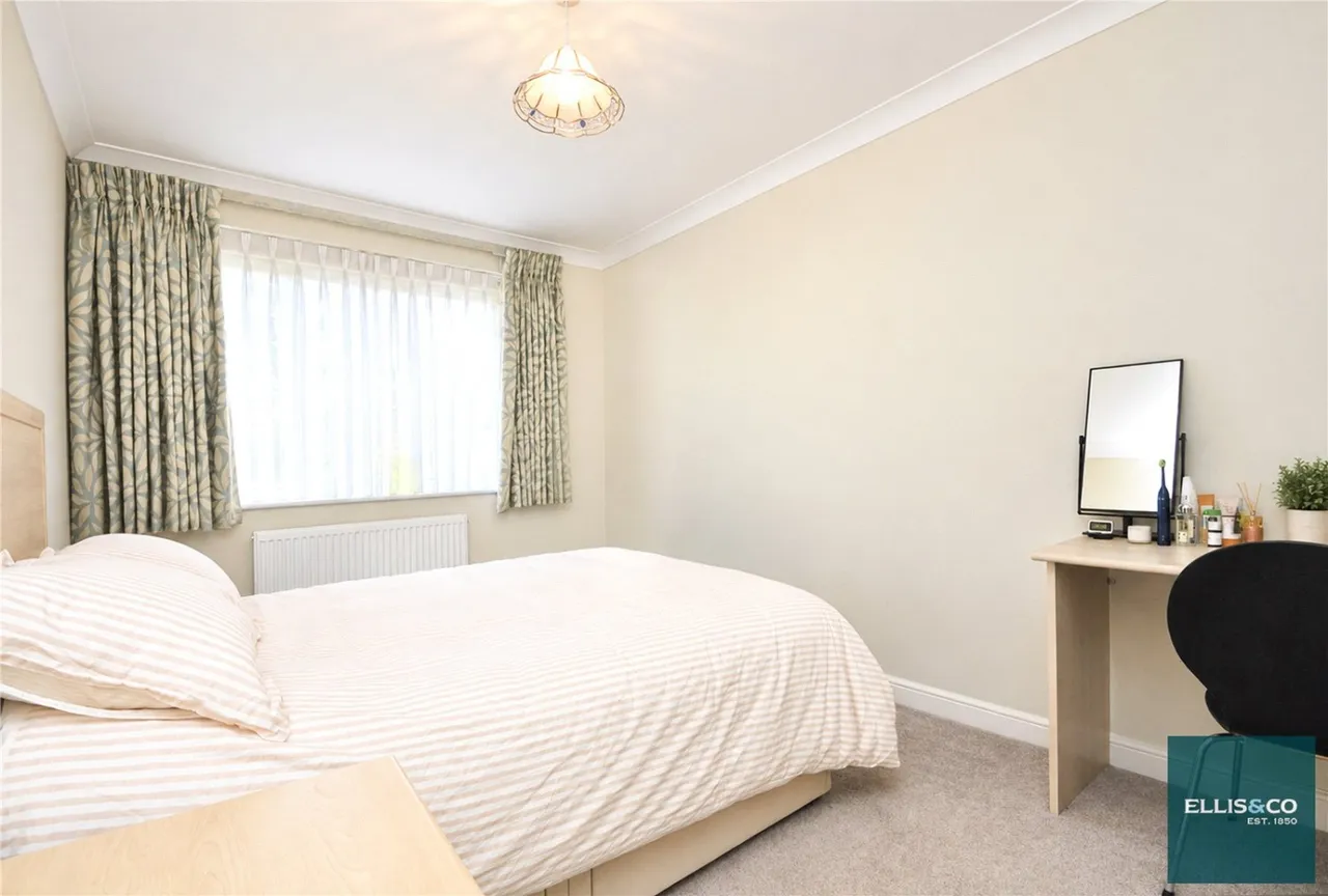 Hendon Lane, London, N3, photo 9