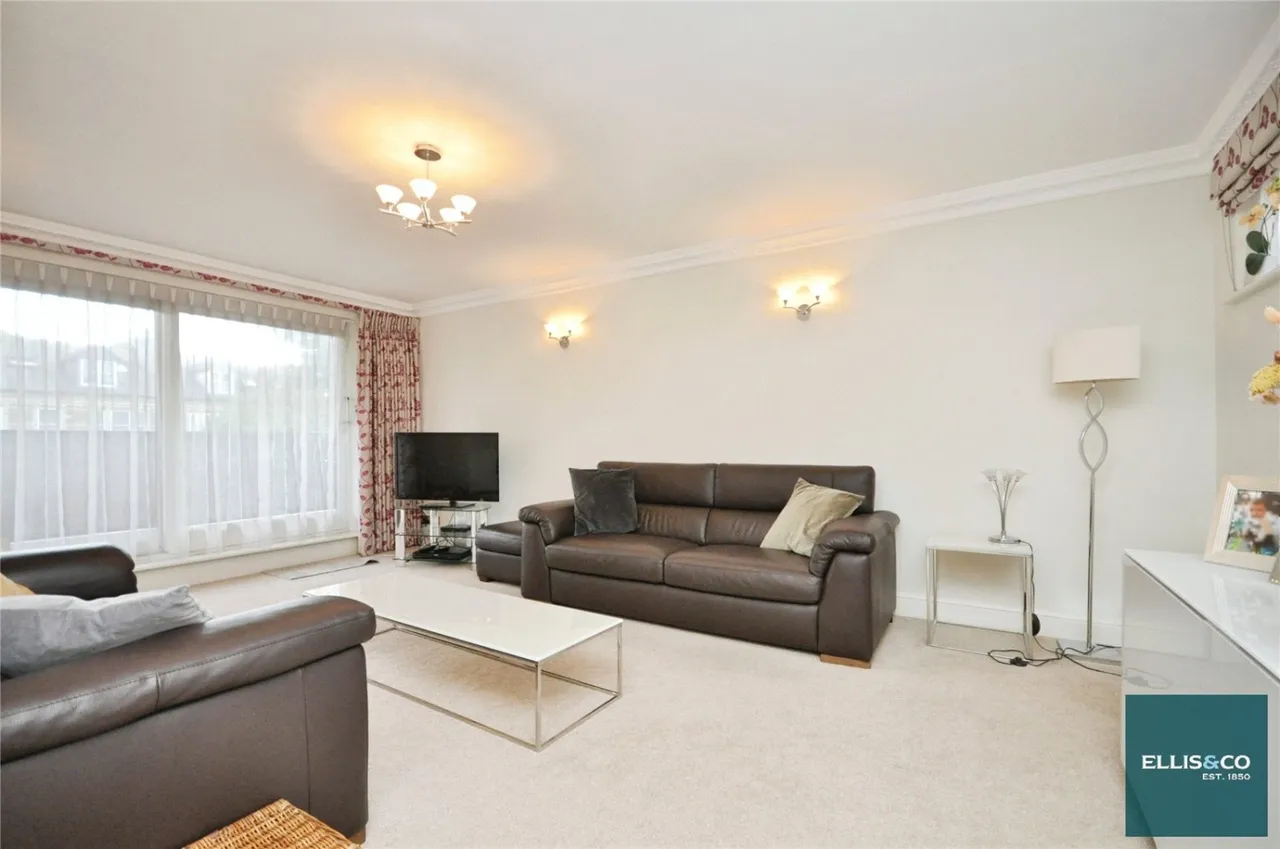 Hendon Lane, London, N3, photo 2