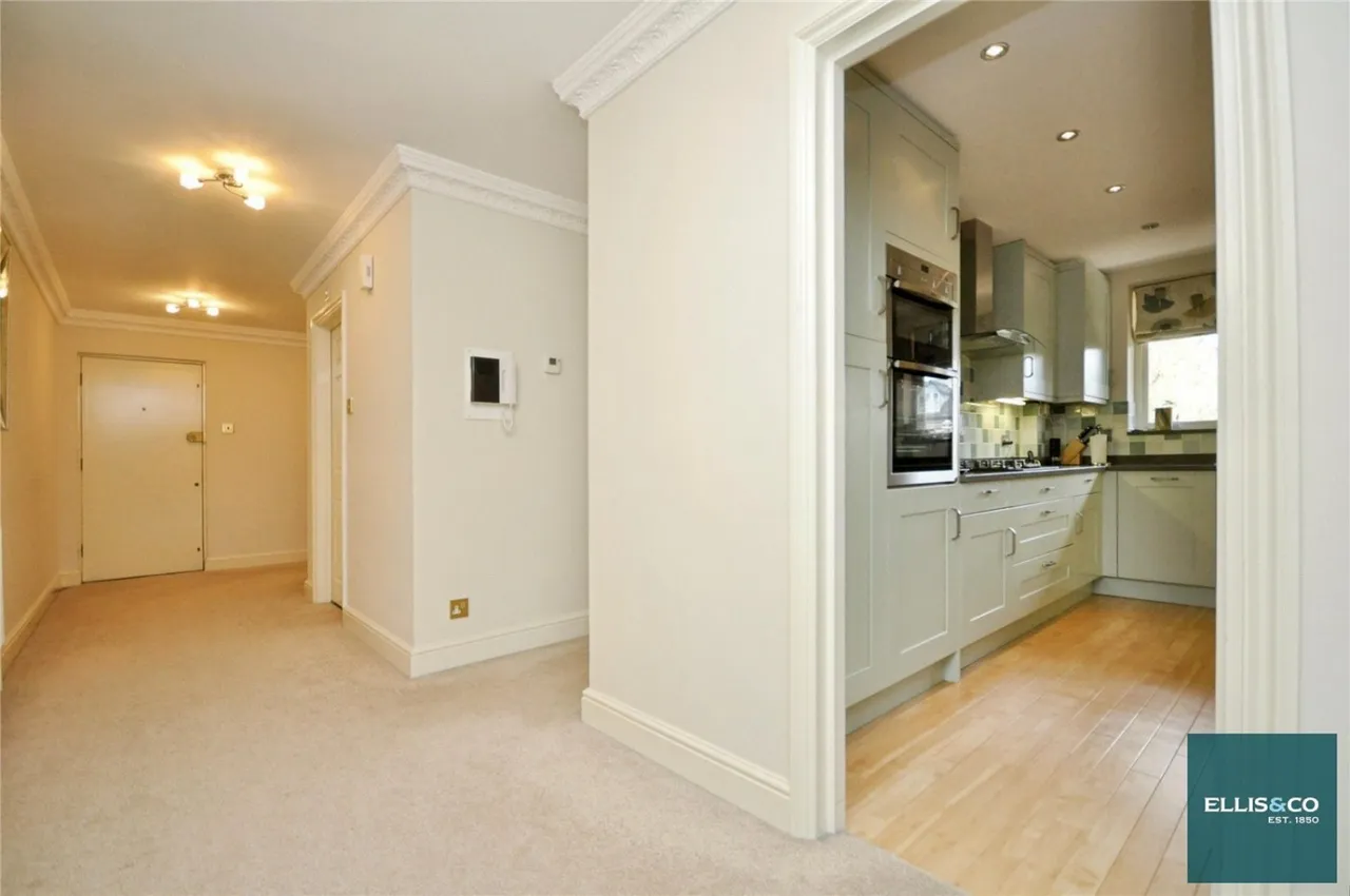 Hendon Lane, London, N3, photo 12