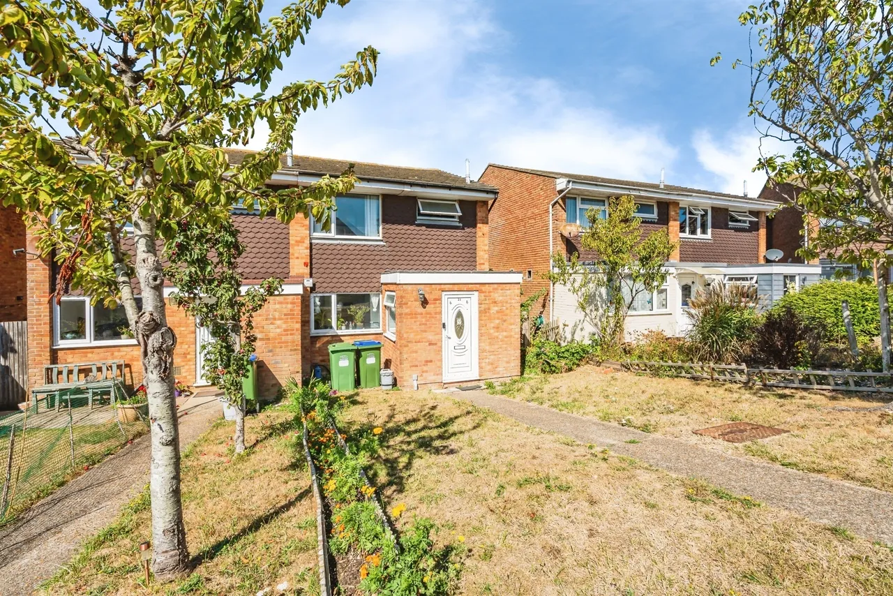 3 bed house for sale — Glynde Close, Newhaven
