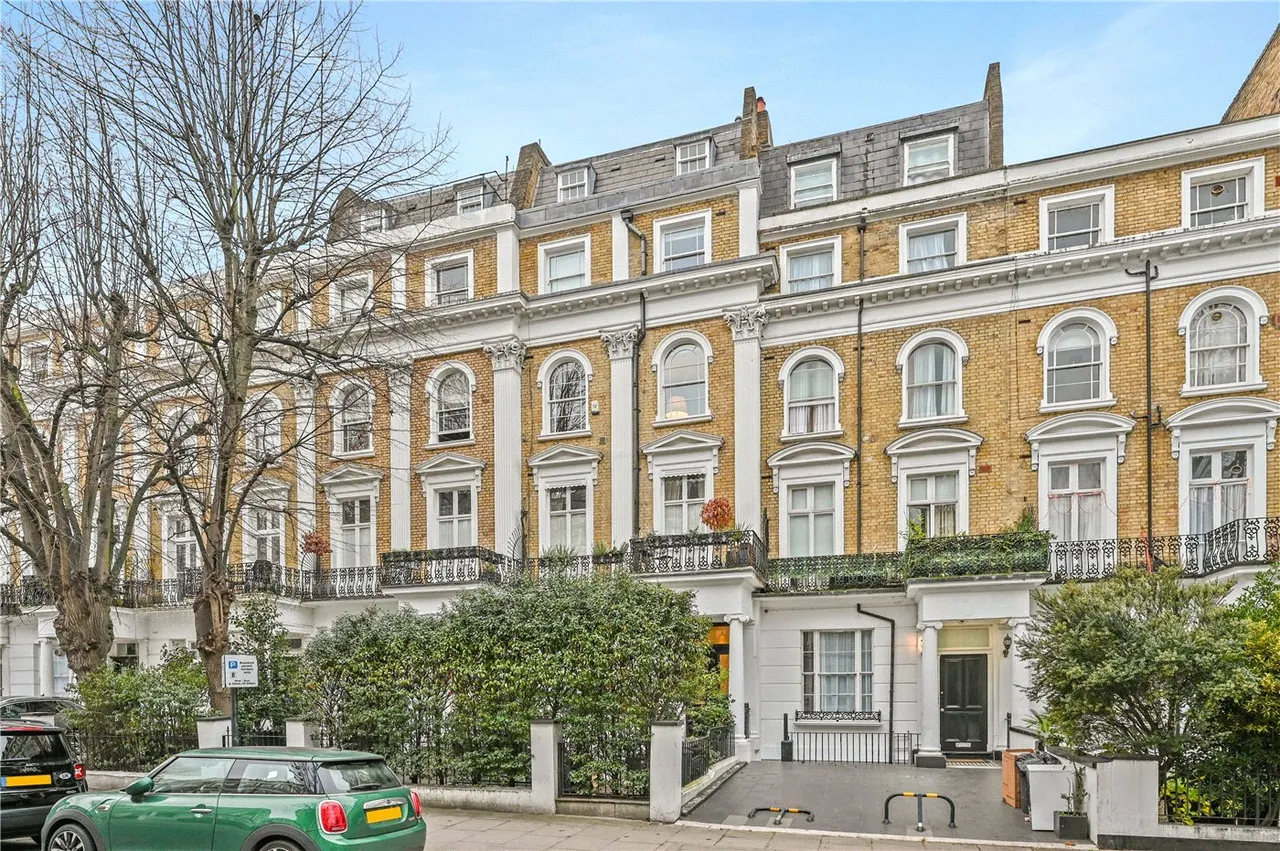 2 bed flat for sale, Inverness Terrace, London, W2
