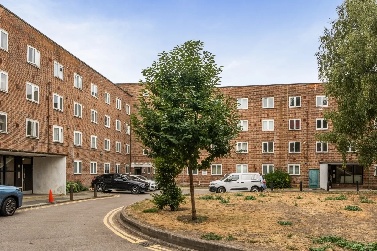 2 bed flat to rent — Friern Barnet Lane London N20
