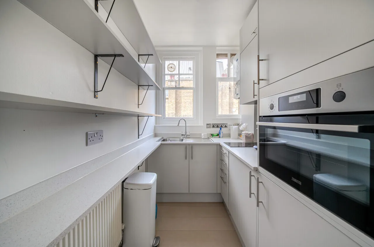 Parker Mews, London, photo 4