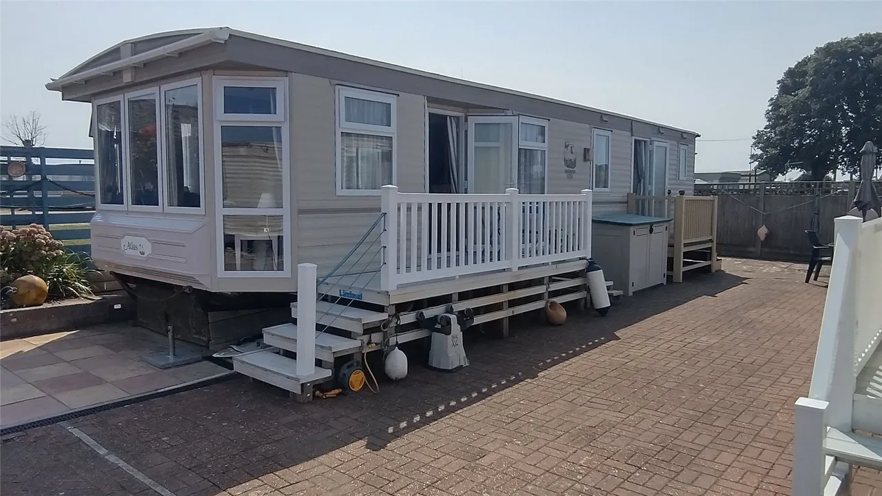 Eastoke Avenue, Hayling Island, PO11, photo 7