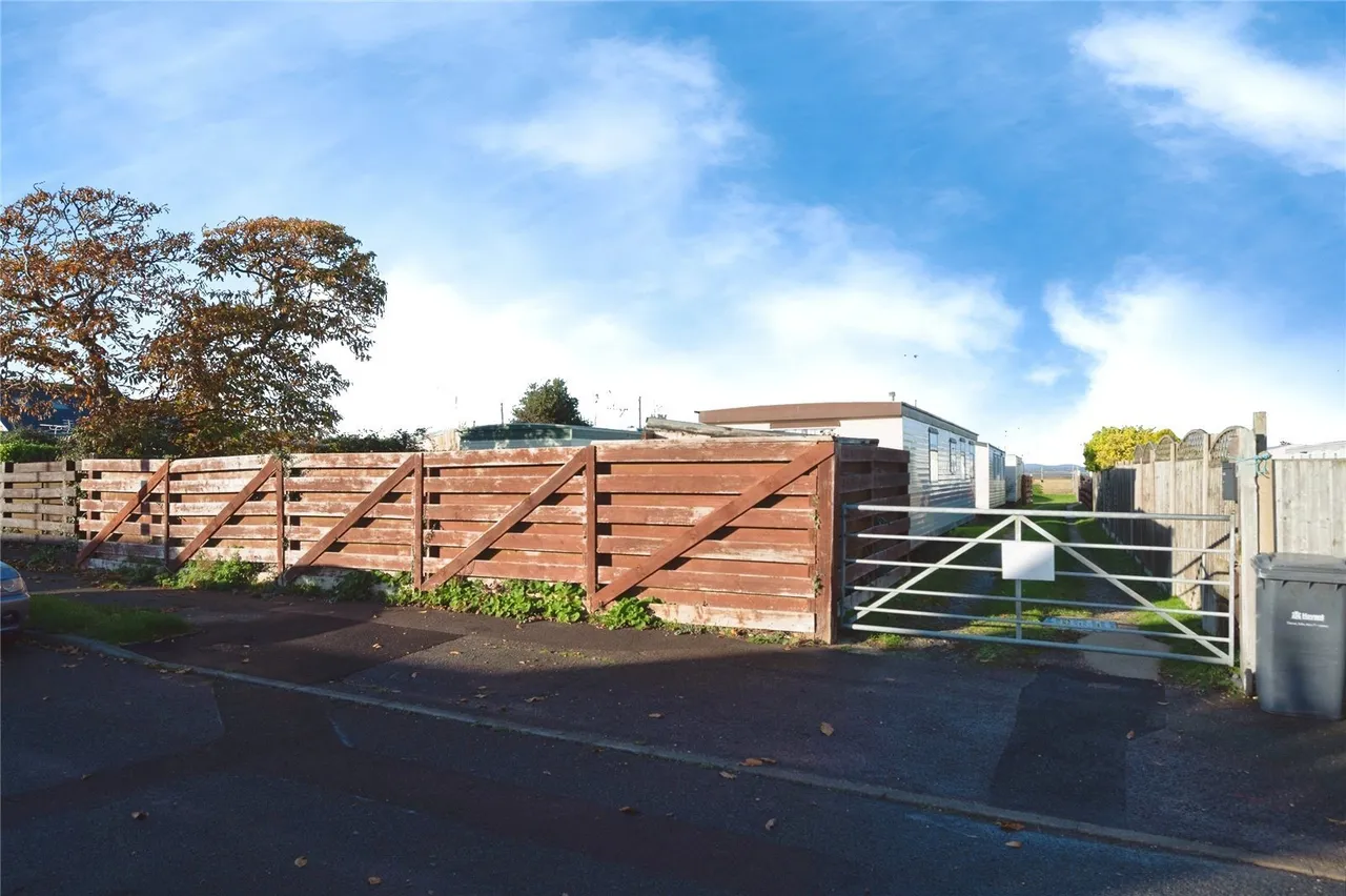 Eastoke Avenue, Hayling Island, PO11, photo 3