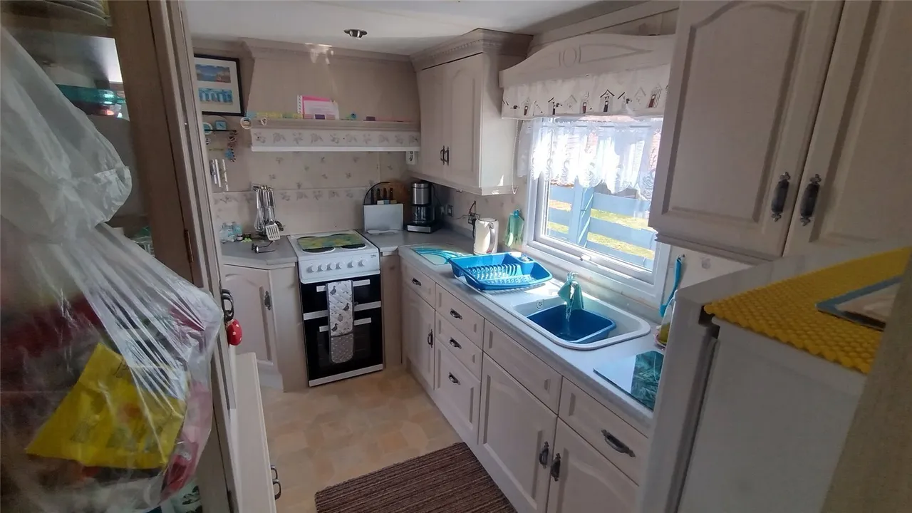 Eastoke Avenue, Hayling Island, PO11, photo 11