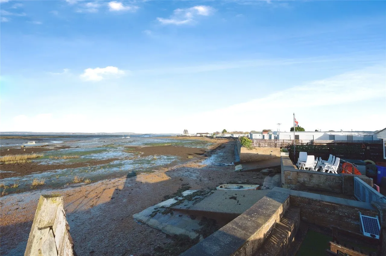 Eastoke Avenue, Hayling Island, PO11, photo 5