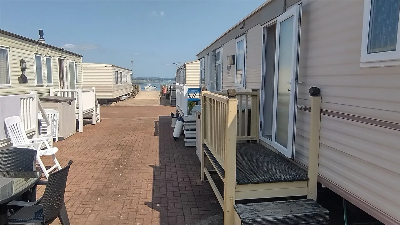 Eastoke Avenue, Hayling Island, PO11, photo 8