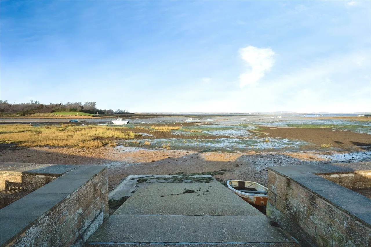 Eastoke Avenue, Hayling Island, PO11, photo 6
