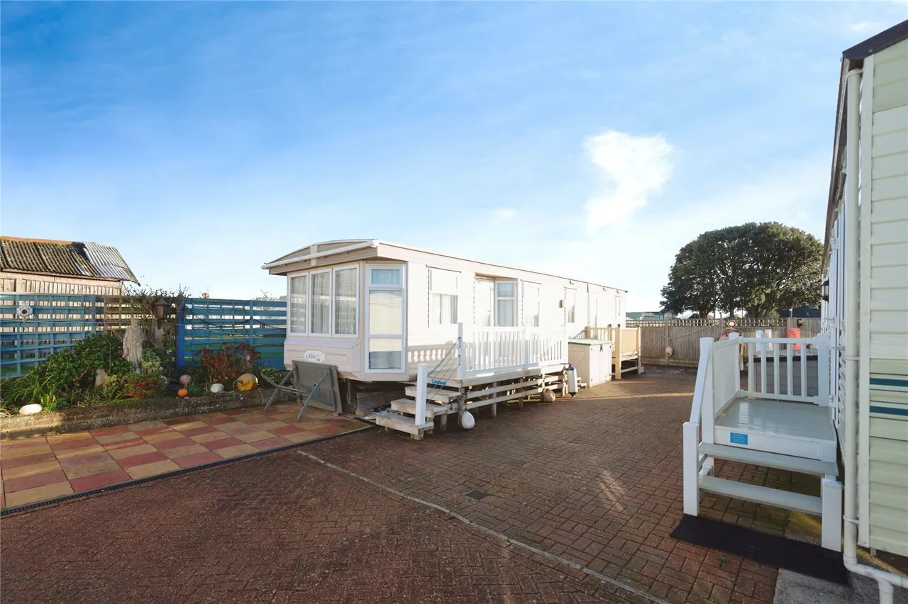 2 bed house for sale, Eastoke Avenue, Hayling Island, PO11