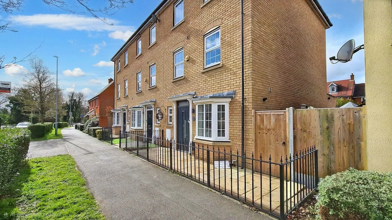 3 bed house for sale, Roding Drive, Little Canfield, CM6