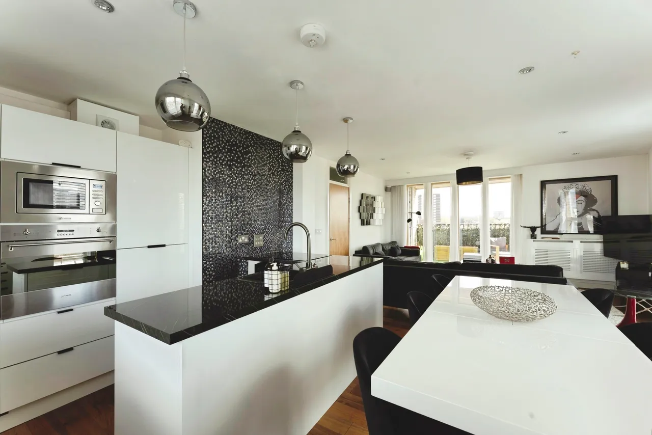 Queens Road West, London, E13, photo 2