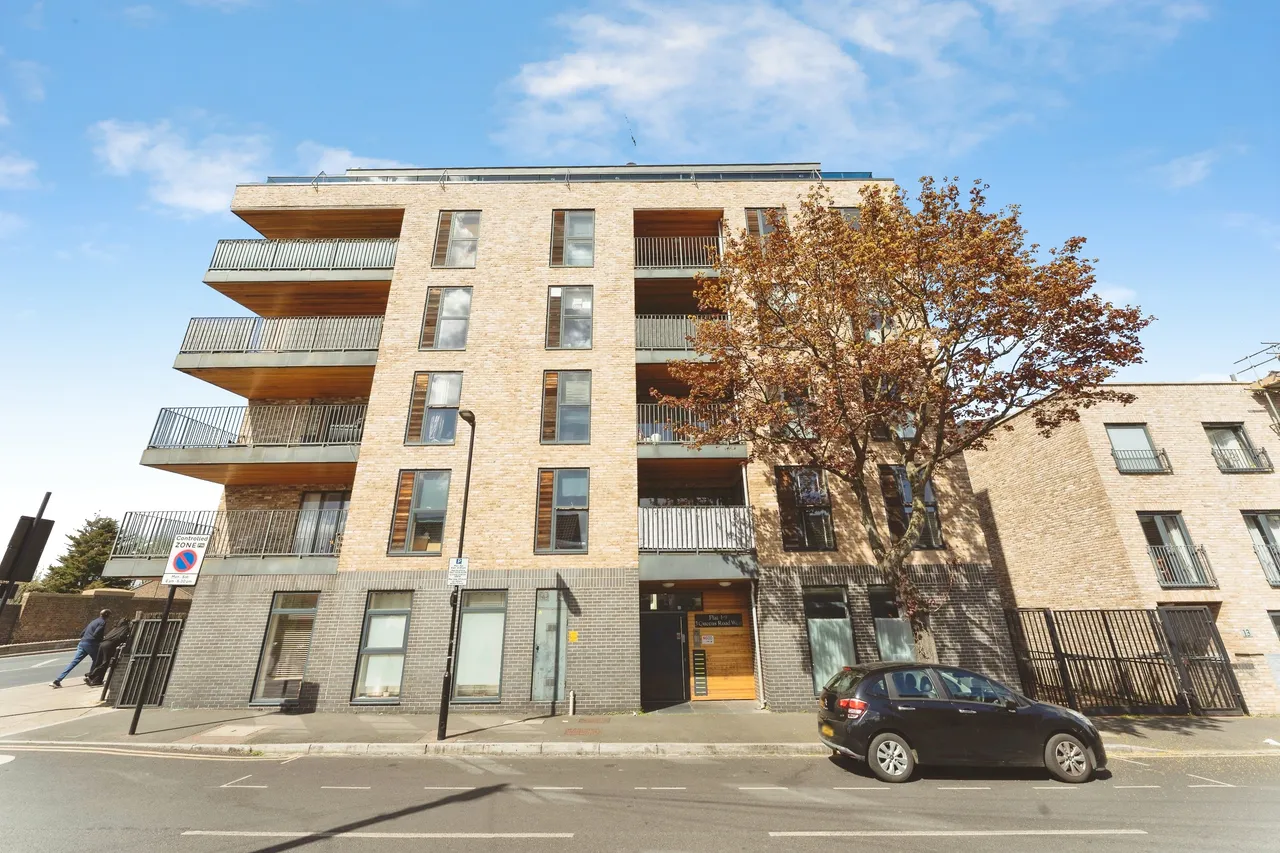 3 bed flat for sale, Queens Road West, London, E13