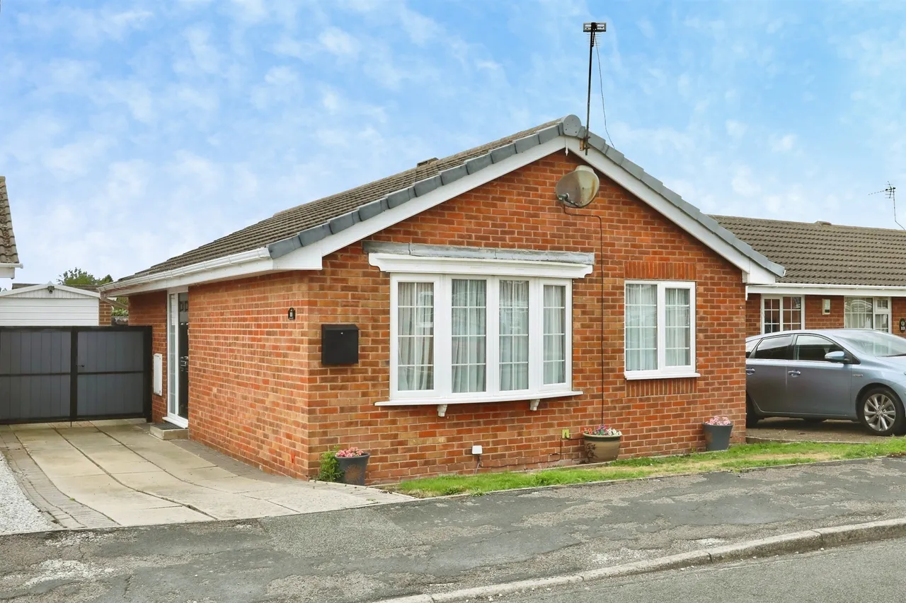 2 bed house for sale, Harpenden Drive, Dunscroft, DN7