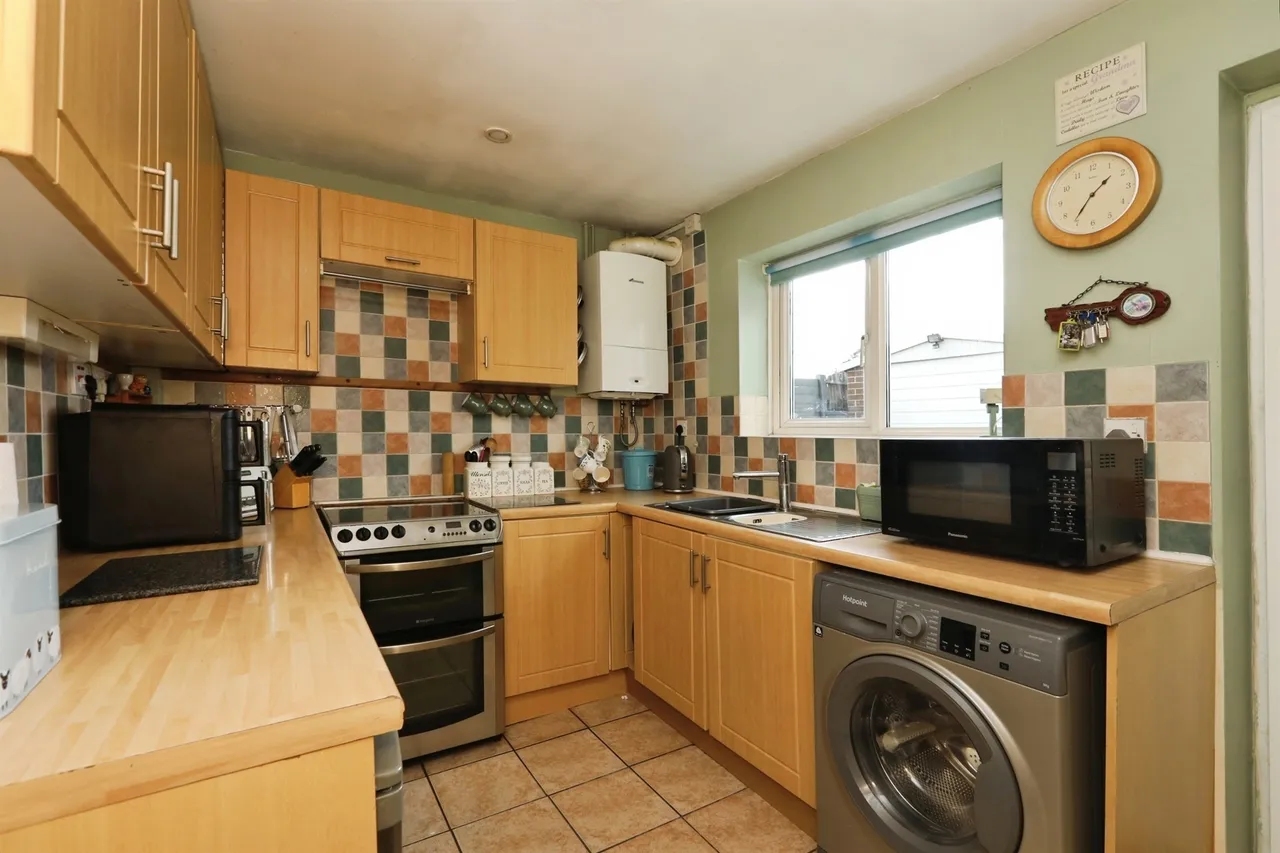 Harpenden Drive, Dunscroft, DN7, photo 2