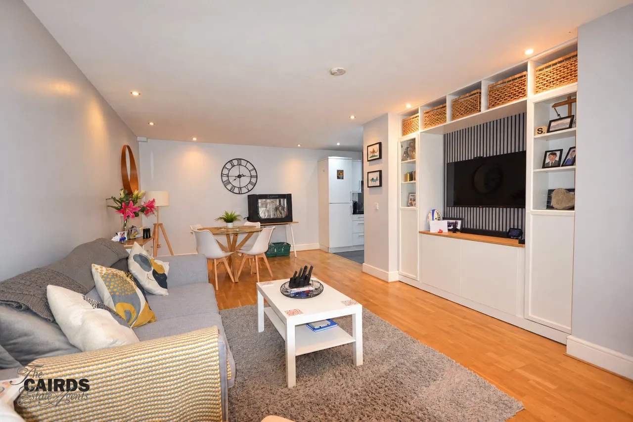 2 bed flat to rent, Reigate Road, Epsom, KT17