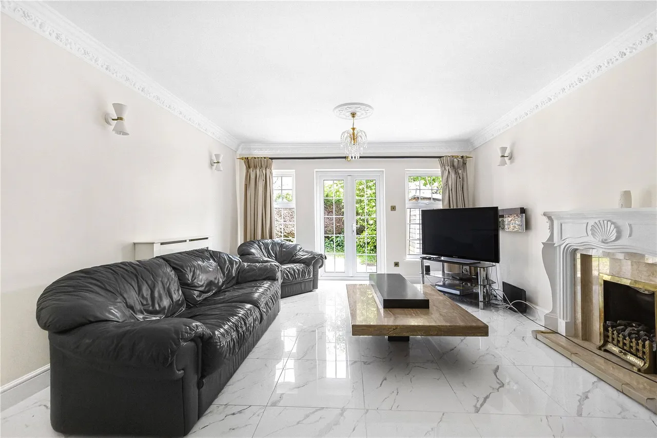 Meadowbanks, Barnet Road, Arkley, Hertfordshire, EN5 3LY, photo 3