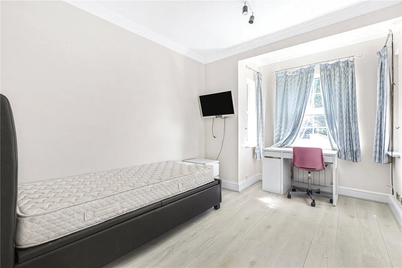 Meadowbanks, Barnet Road, Arkley, Hertfordshire, EN5 3LY, photo 12