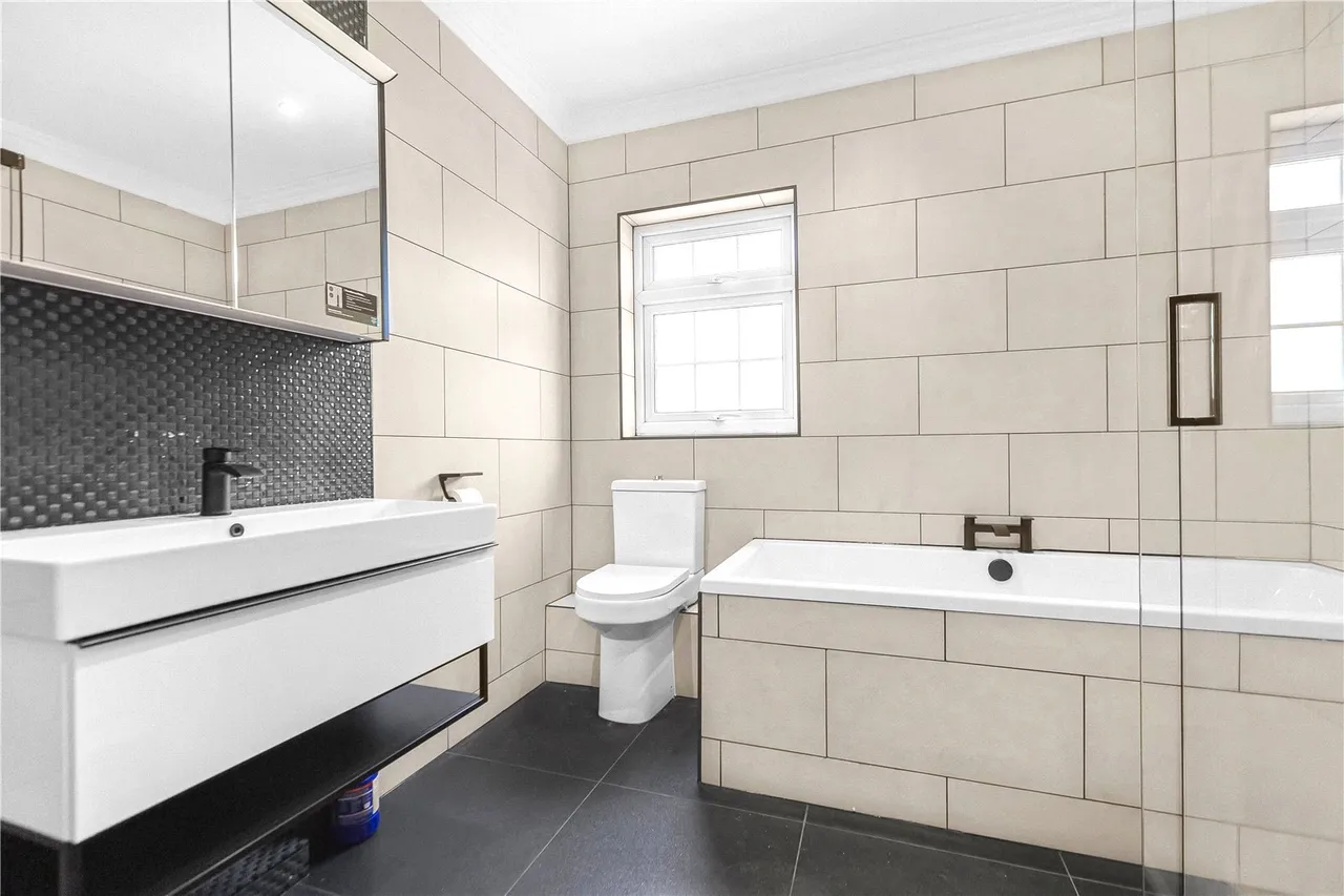 Meadowbanks, Barnet Road, Arkley, Hertfordshire, EN5 3LY, photo 13