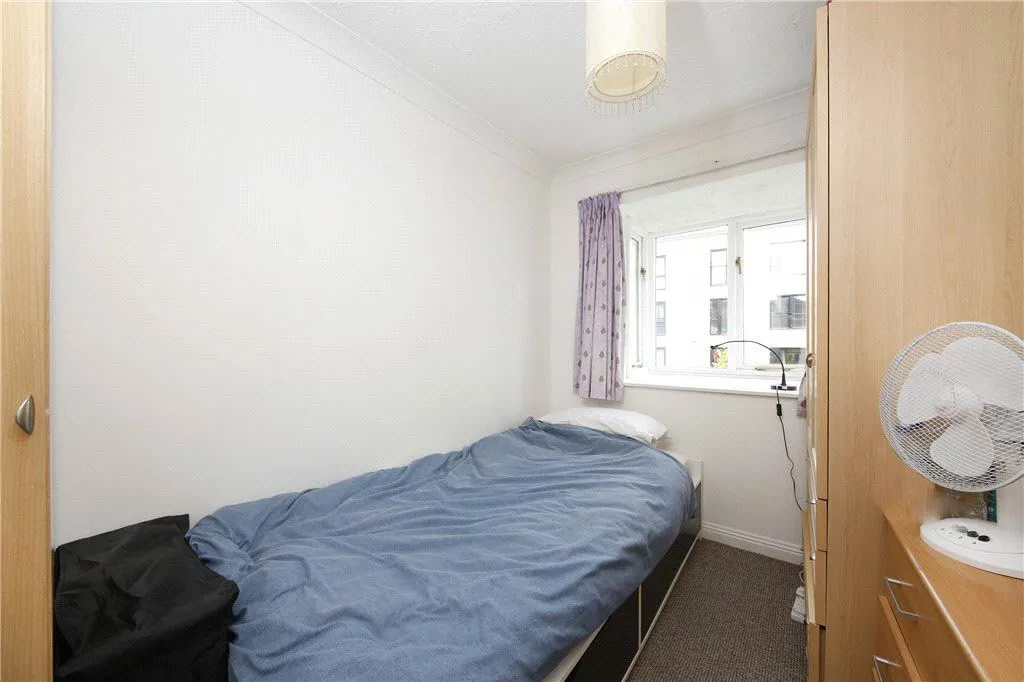 Flat 83, 13 Sheppard Drive, London, photo 5