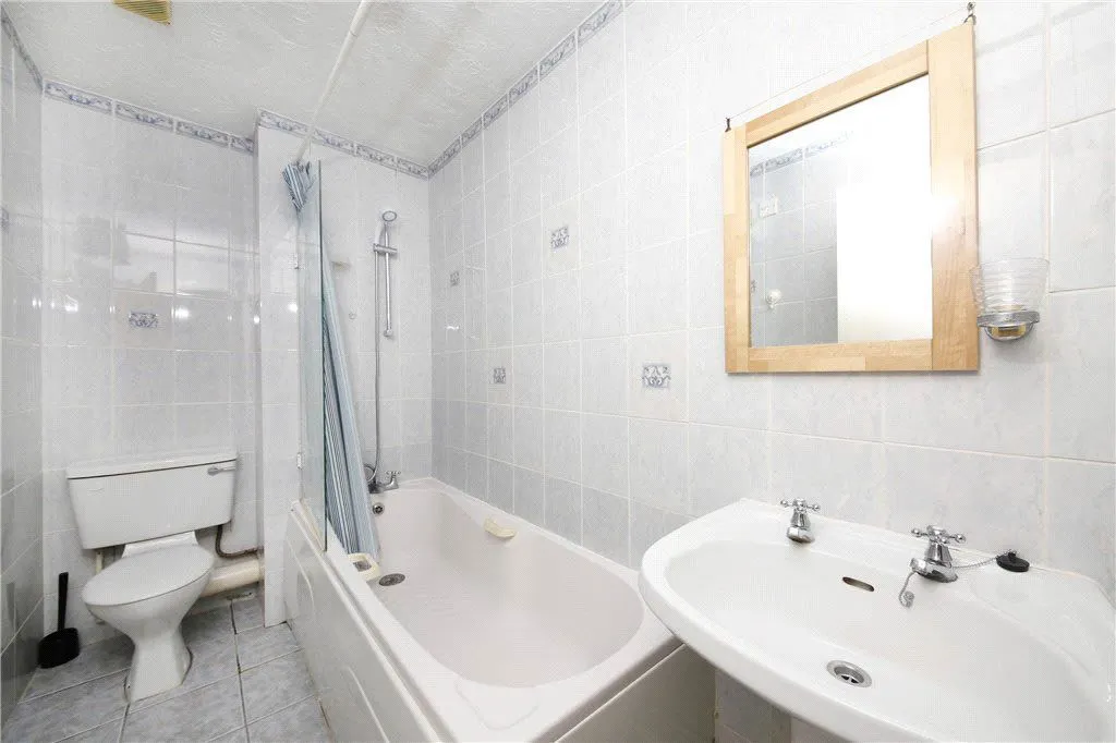 Flat 83, 13 Sheppard Drive, London, photo 6