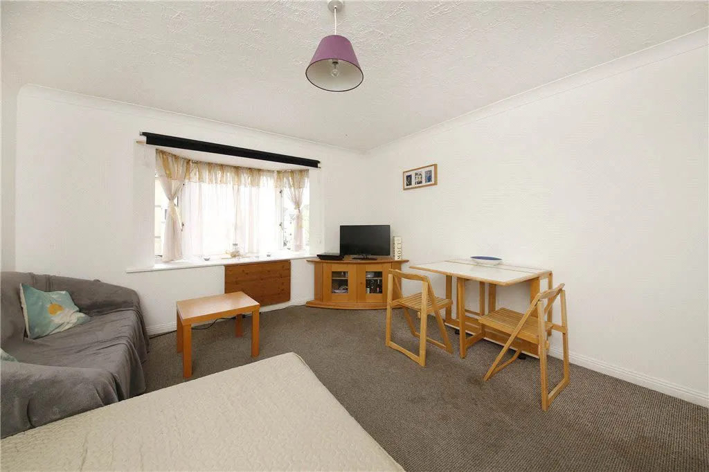 2 bed flat to rent — Flat 83, 13 Sheppard Drive, London