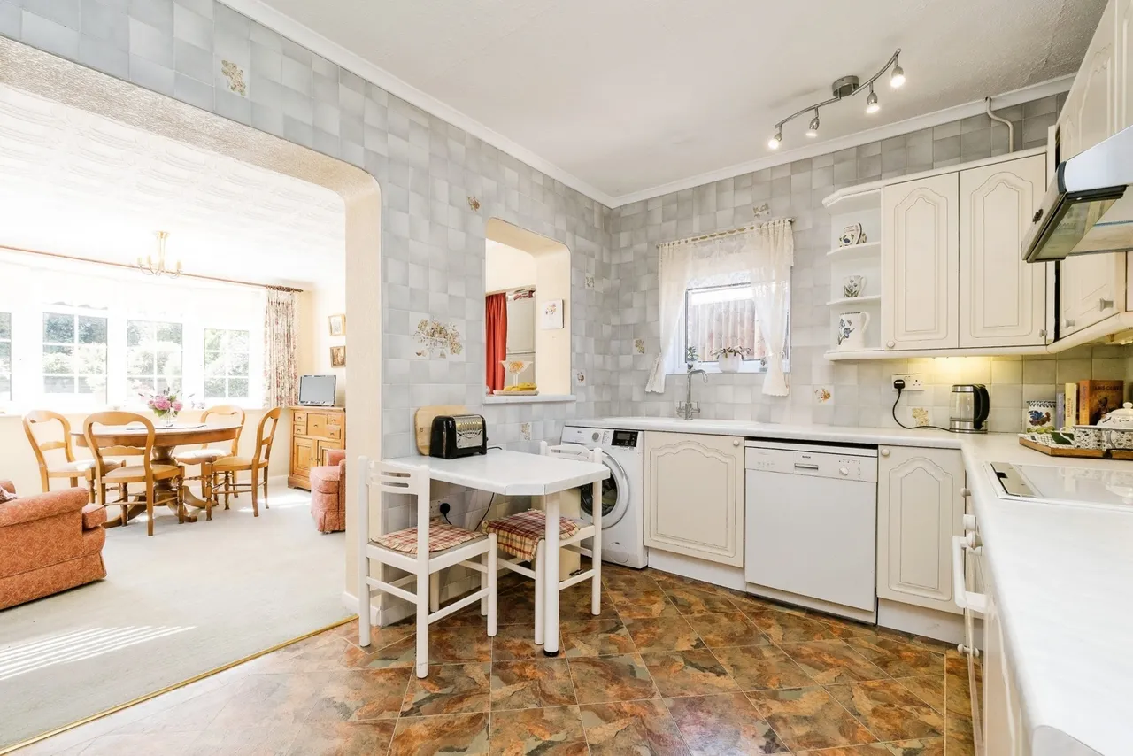 Lechmere Avenue, CHIGWELL, Essex, IG7, photo 2