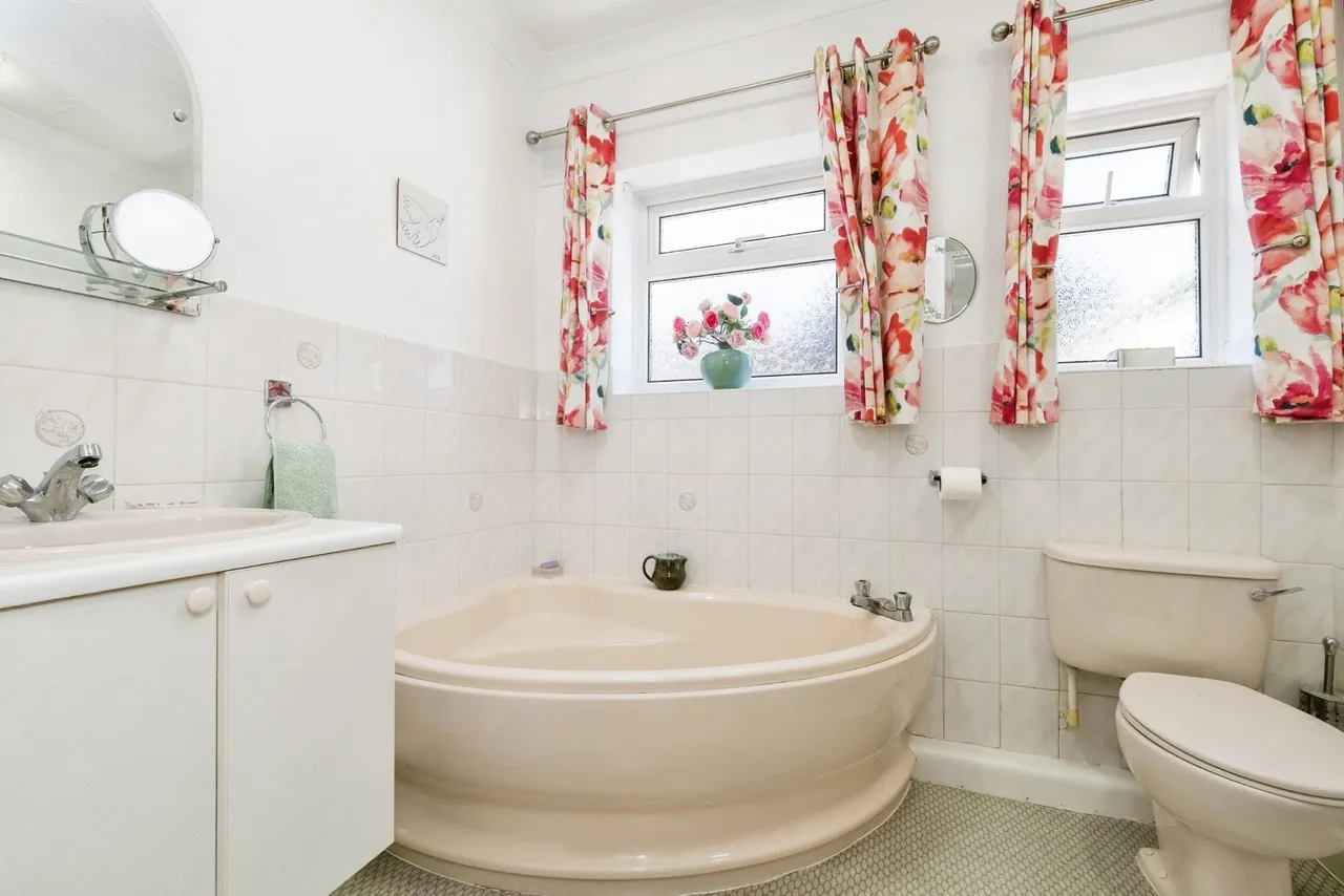 Lechmere Avenue, CHIGWELL, Essex, IG7, photo 12
